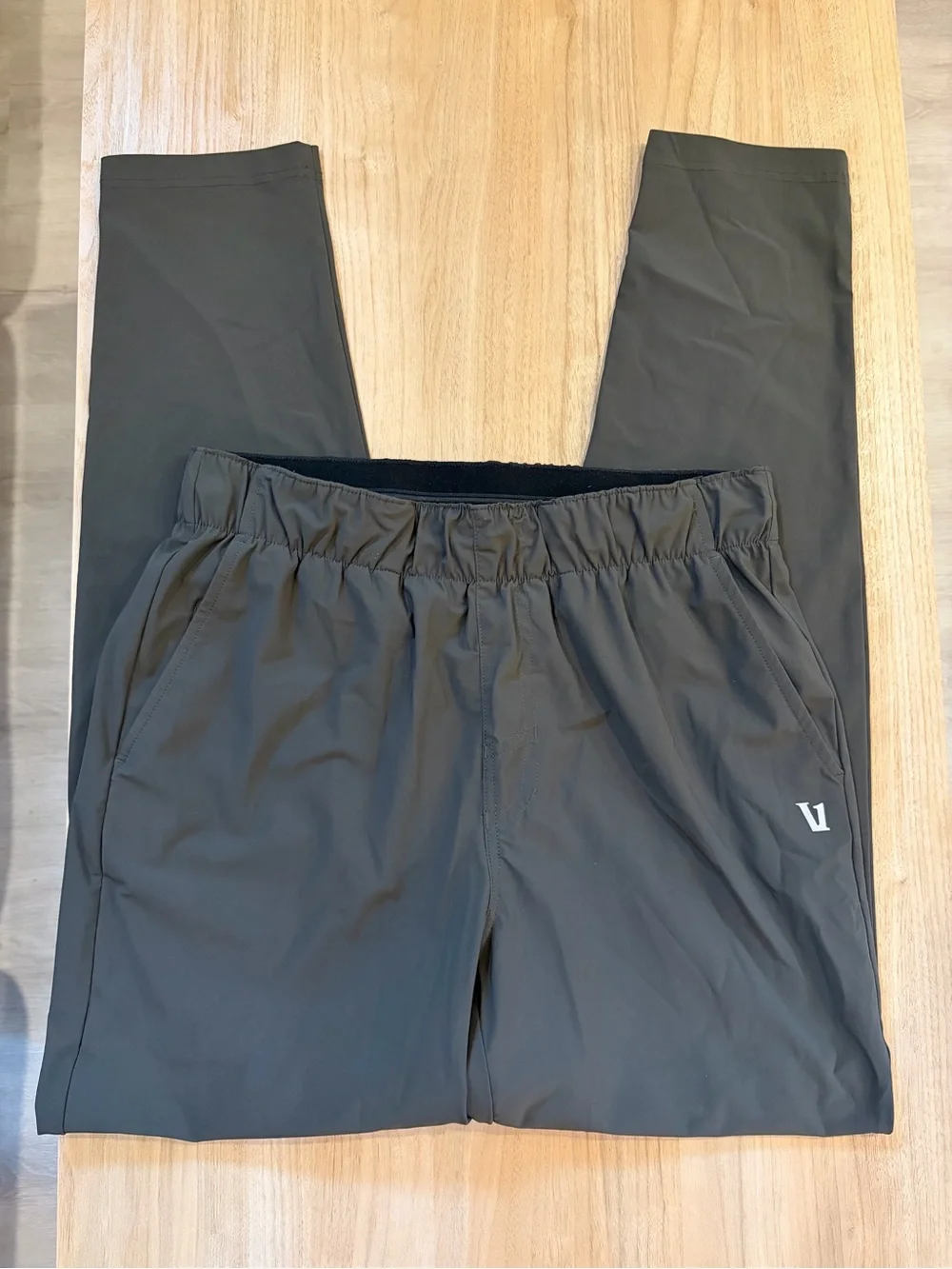 Vuori men’s fleet pants olive green size medium
